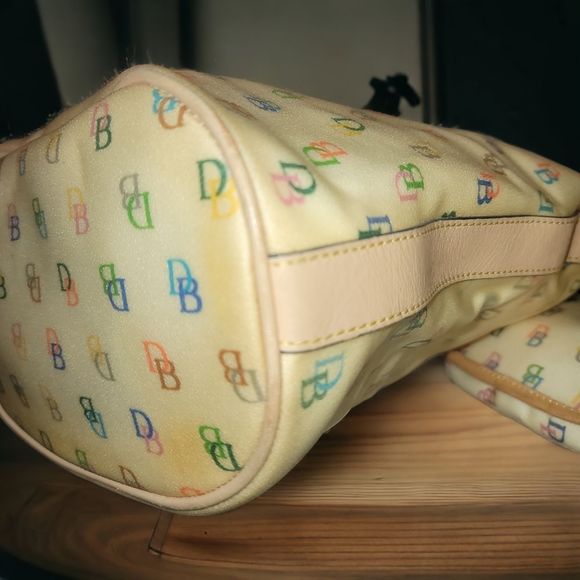 2-PIECE DOONEY & BOURKE VINTAGE Y2K RAINBOW BUCKET BAG & MATCHING WRISTLET - Picture 7 of 16